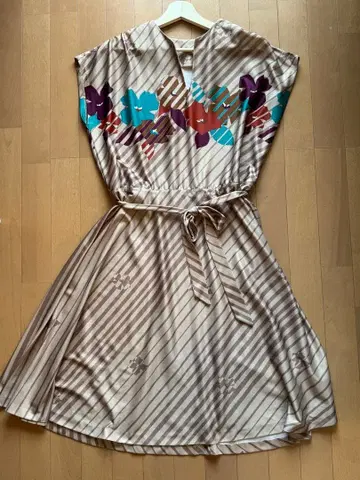 빈티지! 꽃무늬 스트라이프 반팔 무릎 기장 원피스