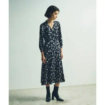 [그레이스 콘티넨탈] 새상품 화장품 모티브 프린트 패턴 원피스