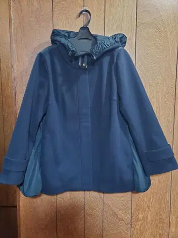 로즈 티아라 멜톤 다운 자켓 후드 부착