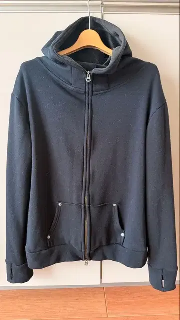 블랙 풀 집업 후드 부착 후드티