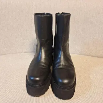 CAMINANDO 블랙 가죽 백 지퍼 부츠 7 사이즈