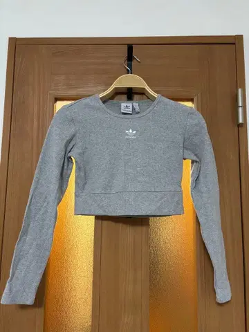 [ adidas ] 크롭 긴팔 상의