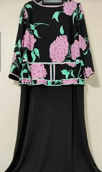 컨디션 최상 레오나르 2023년 페플럼 원피스 44