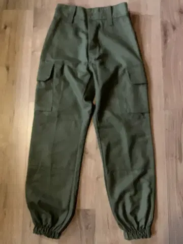 올리브 그린 카고 팬츠