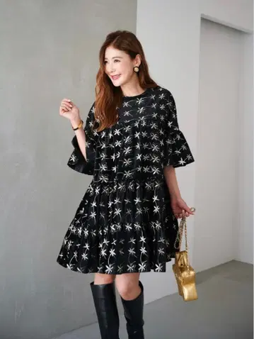 OBLI 코듀로이 자수 원피스