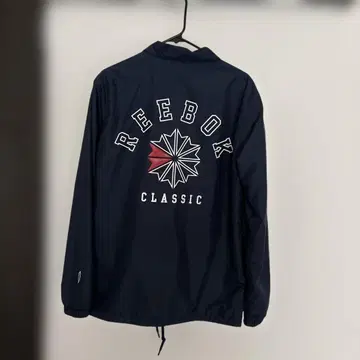 남녀 공용 리복 점퍼입니다.