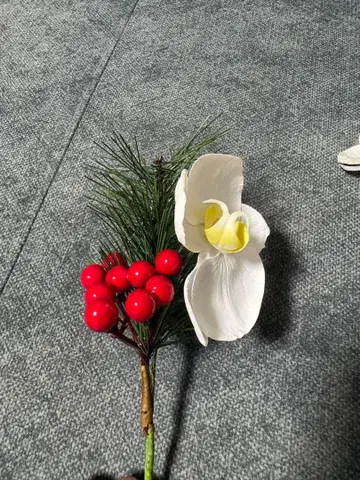 일본 의류 머리 장식 하얀 꽃과 빨간 열매