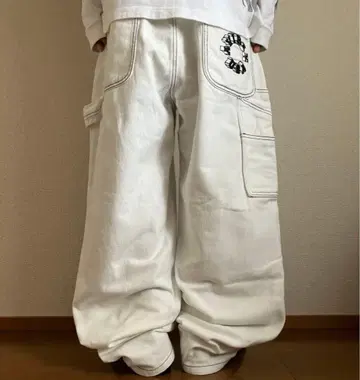 아베렉스 화이트 카고 팬츠 자수 로고 부착 미사용