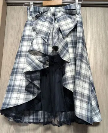 액시즈 백프릴 스커트