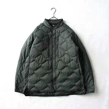 새상품급 유니클로 화이트 마운티니어링 하이브리드 다운 올리브 L