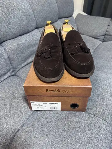 Berwick 1707 다크 브라운 태슬 로퍼