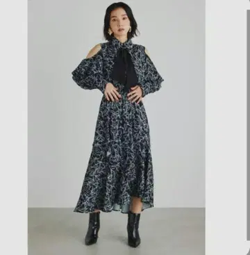 rienda 오픈 숄더 프릴 보타이 OP