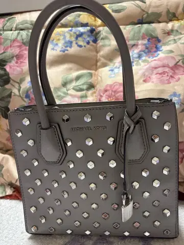 미사용품 MICHAEL KORS 스터드 핸드백 그레이