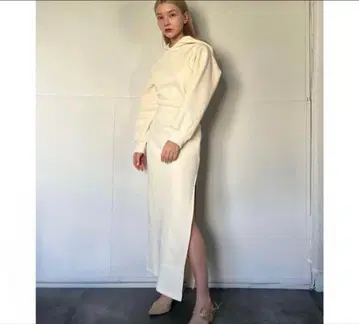 키스 더 클럽 백 오픈 맨투맨 원피스