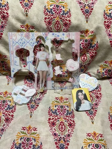 ILLIT 아크릴 스탠드와 마이멜로디 세트!