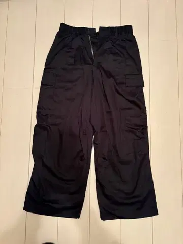 블랙 카고 팬츠 사이드 포켓 포함