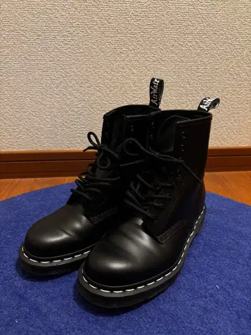 닥터마틴 화이트 스티치 부츠 US 7