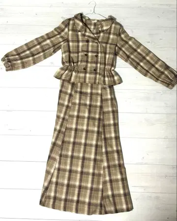 브라운 계열 체크 무늬 셋업