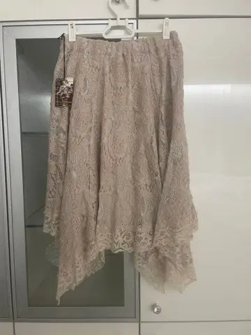 레이스 비대칭 스커트 베이지 그레이스 콘티넨탈