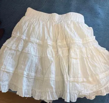 화이트 티어드 플레어 스커트