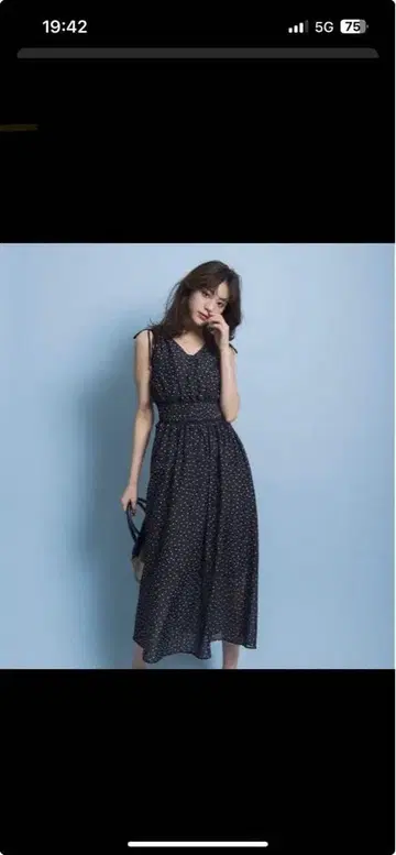 네이비 도트 패턴 슬리브리스 롱 원피스