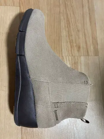 크록스 베이지 스웨이드 부츠