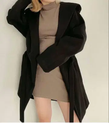 후드 부착 두꺼운 원단 자켓 (블랙) GYDA