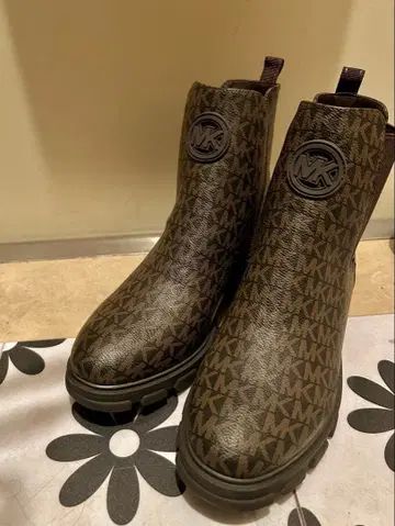 마이클코어스 사이드 고어 부츠 새상품