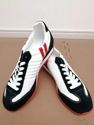 미사용 새상품 패트릭 마라톤 MARATHON WHT 사이즈 43