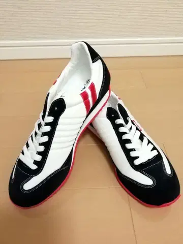 미사용 새상품 패트릭 마라톤 MARATHON WHT 사이즈 43