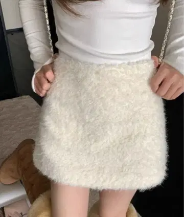 포근포근 화이트 미니 스커트