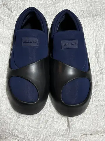 FERRAGAMO 네이비 블랙 콤비네이션 스니커즈
