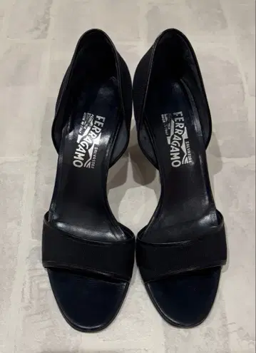 Ferragamo 블랙 오픈토 하이힐 페라가모