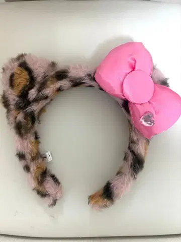 레오파드 무늬 퍼 귀달이 머리띠 키티