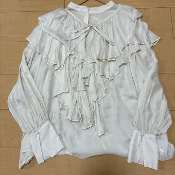 스나이델 프릴 블라우스