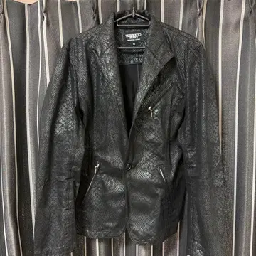 토네이도 마트 악어 엠보싱 코팅 가공 자켓