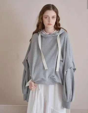 미사용 새상품 PINUE 피누에 턱 슬리브 후드티