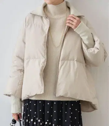 비어즐리 지퍼 플레어 다운 아이보리 드라이클리닝 완료