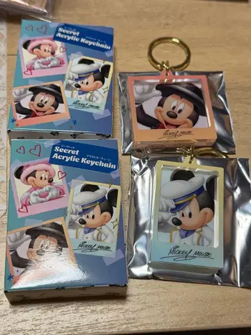 디즈니 스토어 시크릿 아크릴 키체인 2개 세트