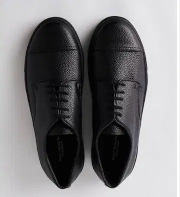 PUBLIC TOKYO 스트레이트 팁 가죽 스니커즈