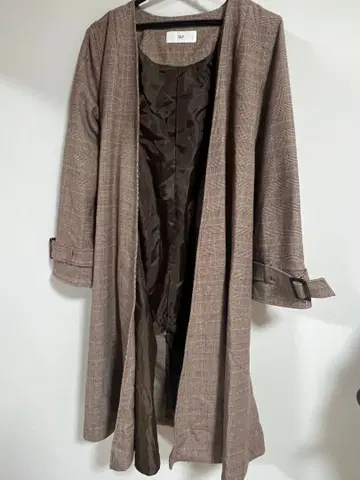 브라운 체크 무늬 롱 코트
