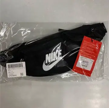 미사용 새상품 택 포함 NIKE 바디백 블랙