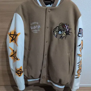 바시티 자켓 브라운 자수 디스크라이머