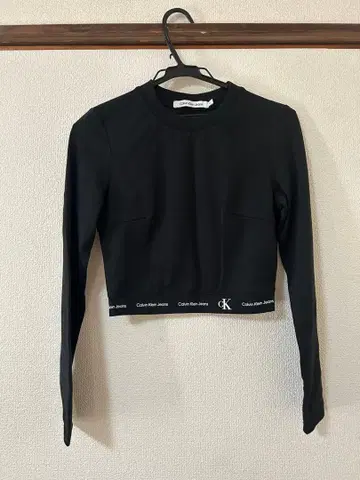 Calvin Klein 로고 테이프 크롭 상의
