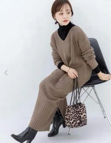 V넥 리브 니트 롱 원피스