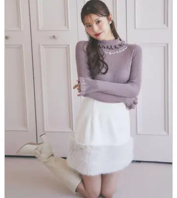 tocco closet 이너 팬츠 부착 밑단 퍼 절개 미니 스커트