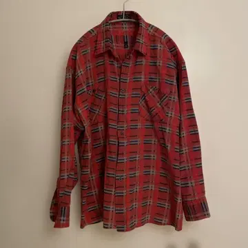 구제 플란넬 셔츠 빨강과 파랑 체크