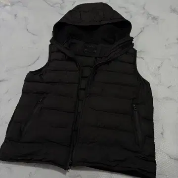 새상품급 ZARA 자라 블랙 다운 베스트 XL