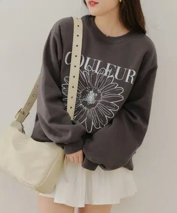 [ OLIVE des OLIVE ] 꽃 자수 속기모 맨투맨 흑먹색