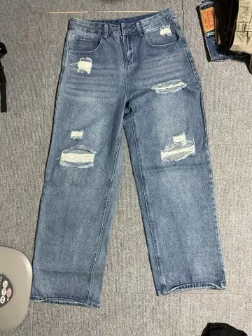 라이트 블루 데미지 가공 테이퍼드 데님